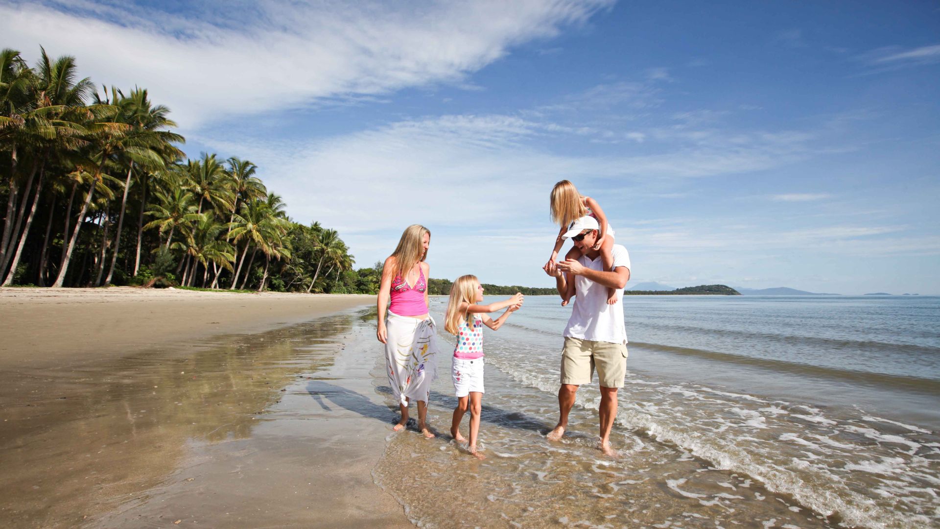 book-direct-save-25%-cayman-villas-port-douglas